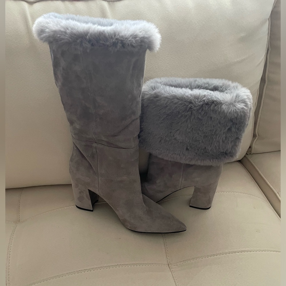 “NIB”Gray Faux Fur Boot